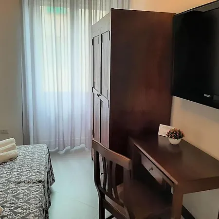 Aleph Guest House, Relax A Due Passi Dal Mare דירה *